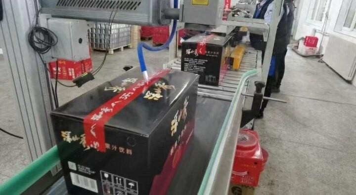 辽宁深山食品有限公司山楂变身果汁成品，我市农产品加工业营收增长