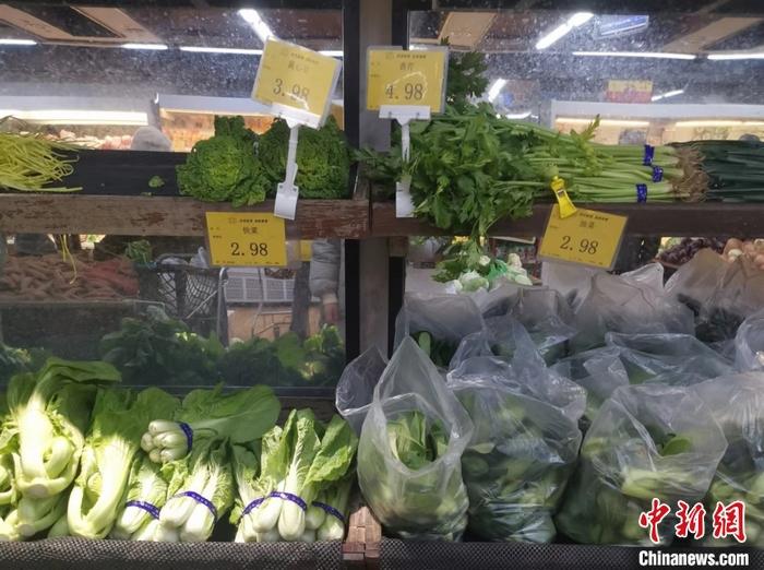今冬菜价便宜，蔬菜为何卖不上价？居民感叹实惠买菜经历