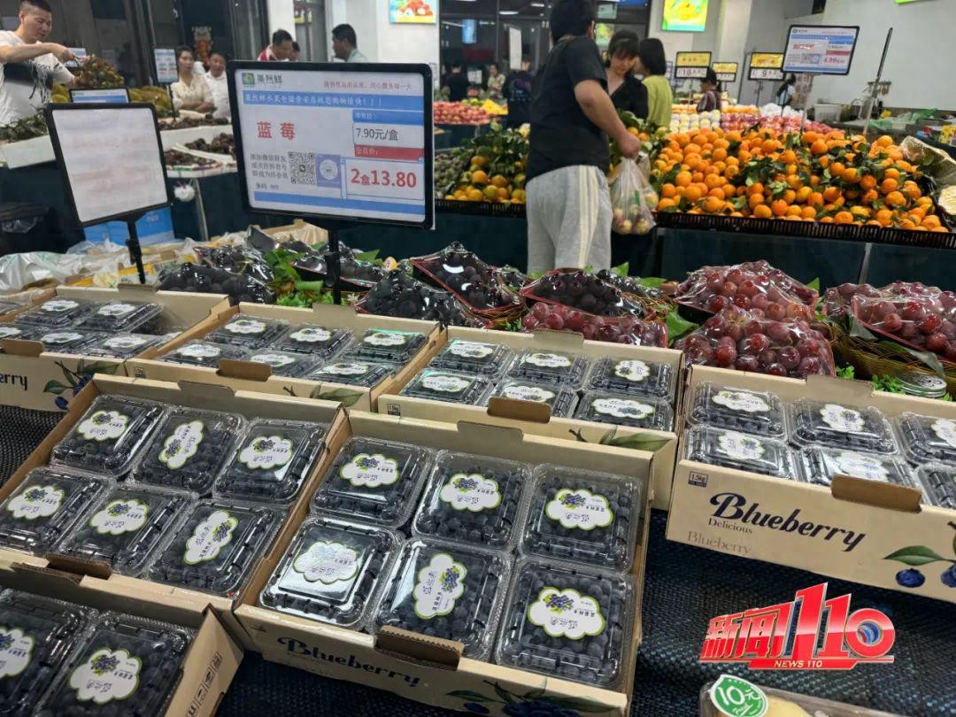 蓝莓价格跳水：福州市场国产蓝莓低价热销，供给需求双增