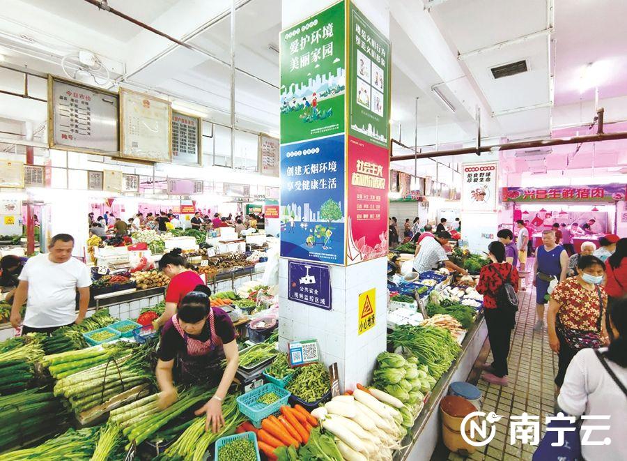 南宁水街市场环境大提升：菜品整齐摆放，活禽区规范亮照，市民购物更放心