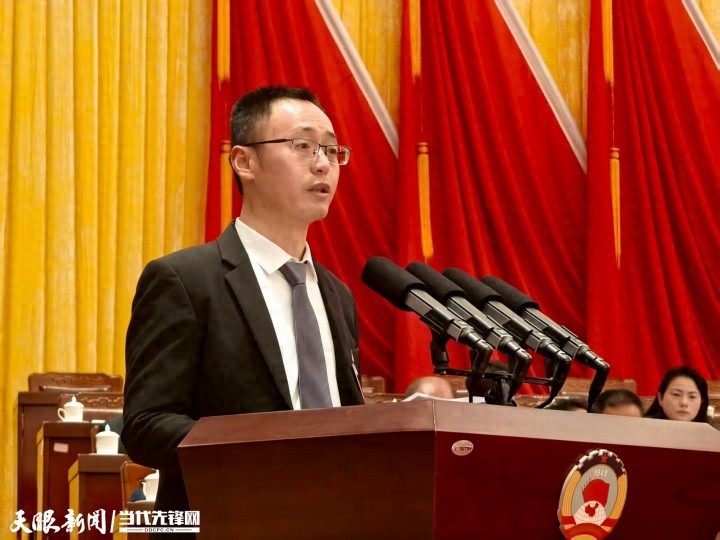 遵义市政协六届四次会议开幕，政协委员建言农产品溯源体系建设