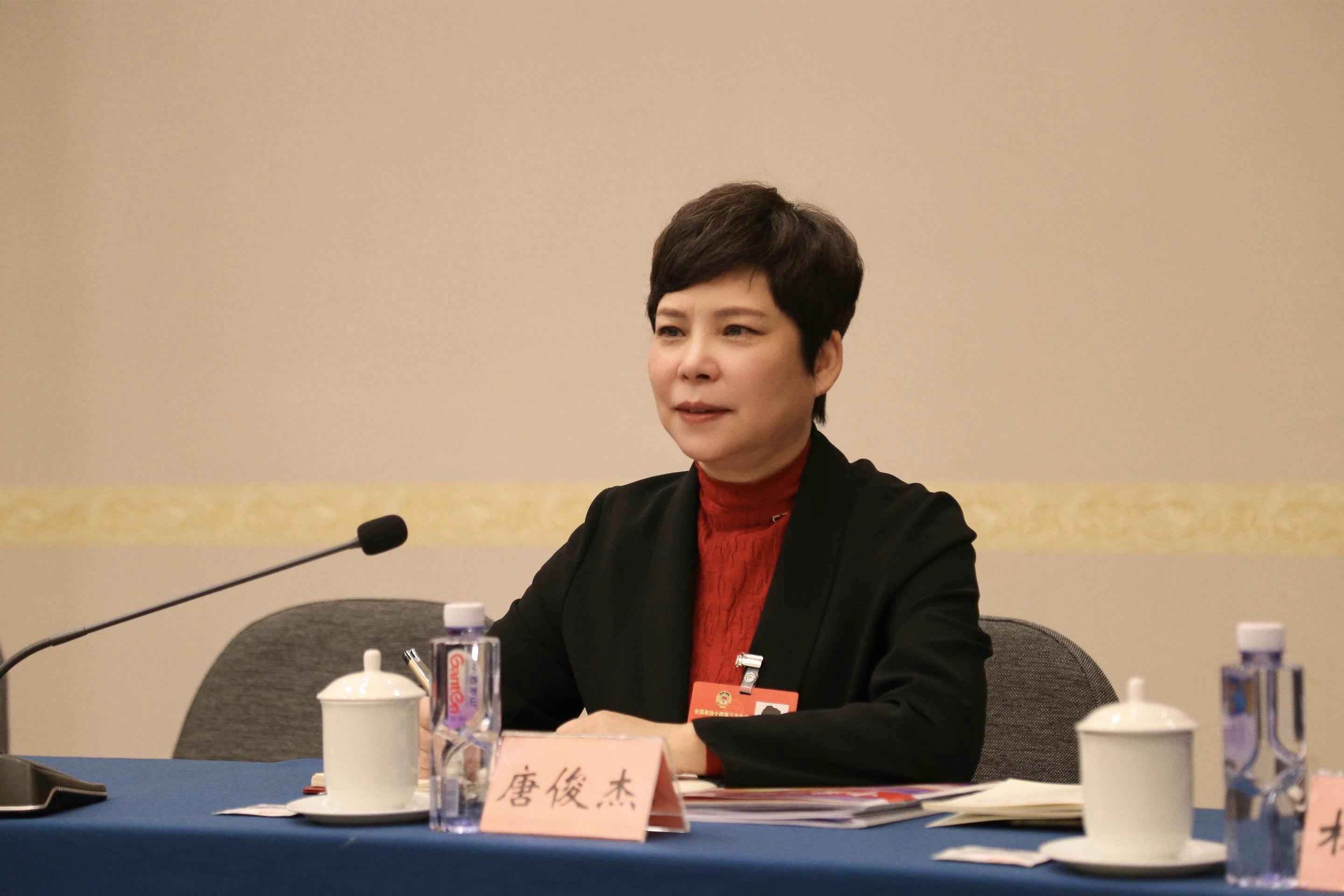 全国政协委员唐俊杰建议建设国家级菜篮子工程，保障农民收入与市民菜篮子供应