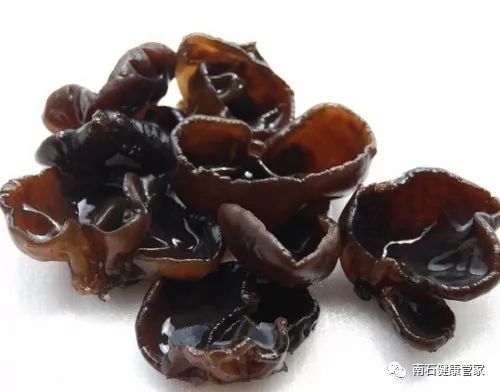 揭秘黑木耳种植技术：如何高效培育健康美味佳品？