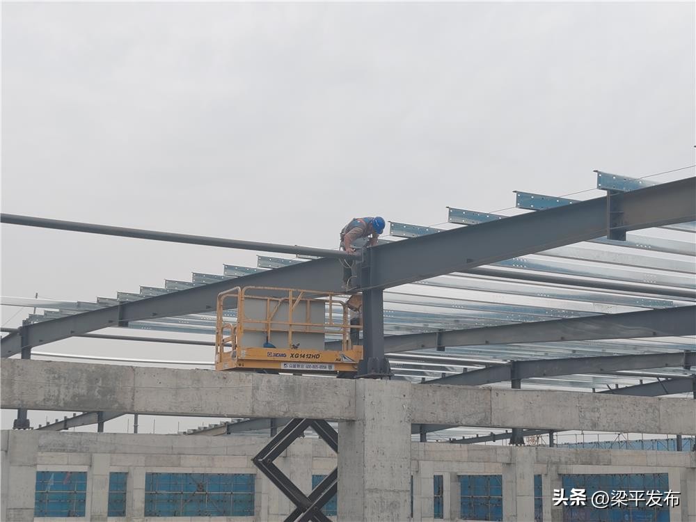 梁平区冷链物流园三期建设进度_梁平冷链物流园钢结构屋面建设_农产品物流园区
