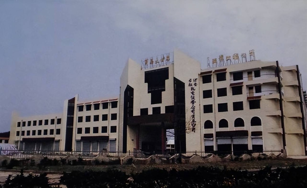商丘地标建筑_商丘人民广场历史变迁_商丘农产品批发市场