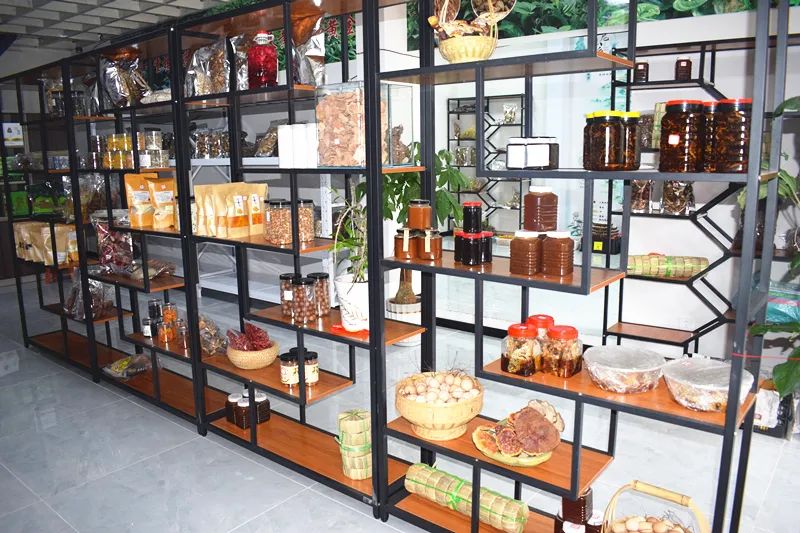 农产品展销平台_双柏土特产一条街开街仪式_双柏县特色农产品展示