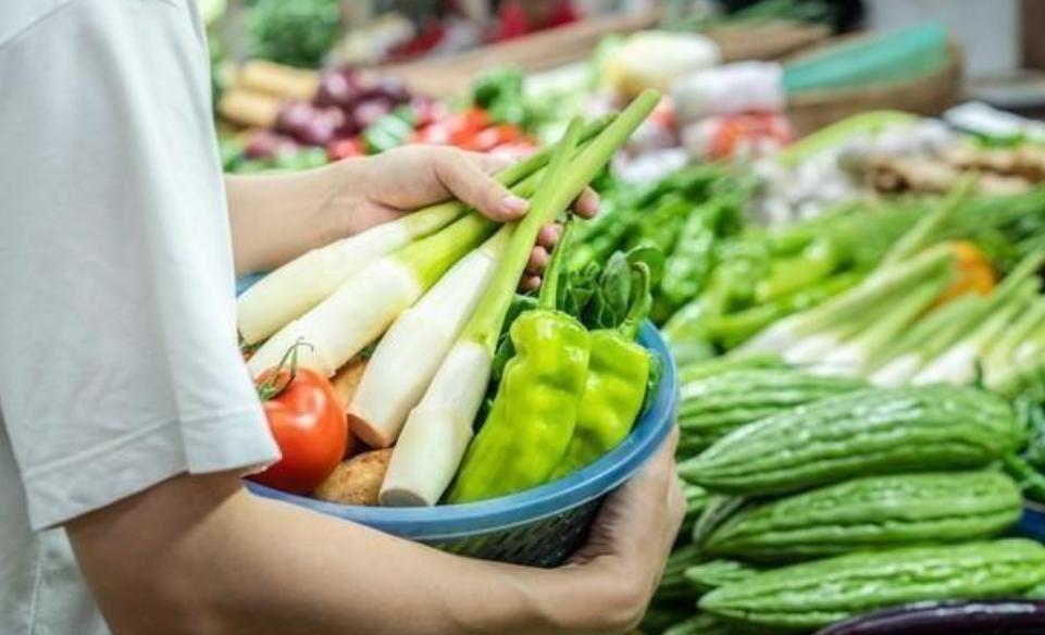 蔬菜价格大涨原因揭秘_农产品收购价_菜价上涨市民吃不起