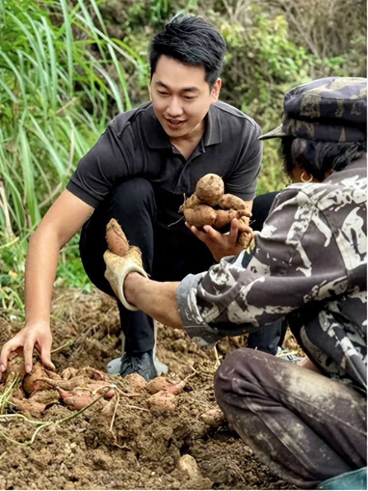 薅菜书记孔华超直播卖诸暨珍珠，农产品带货带动增收