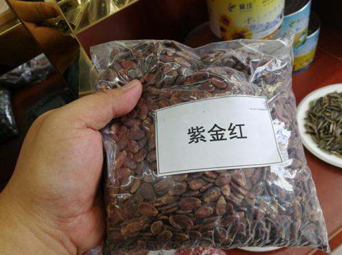 新疆戈壁滩河南农民种植瓜子_瓜子属于农产品吗?_良品铺子颗颗香瓜子溢价背后