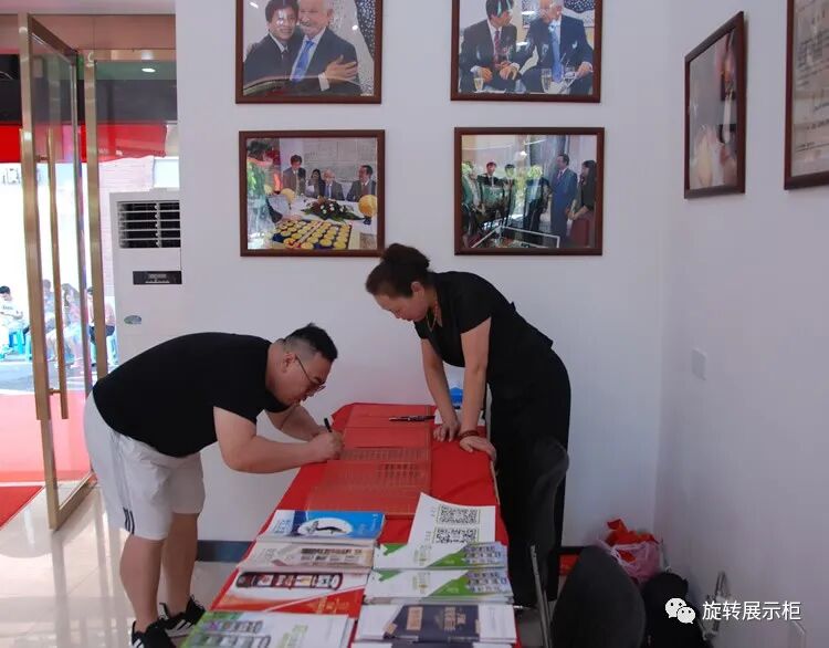 360度旋转展示柜_万能旋转展示柜_农产品展示柜设计