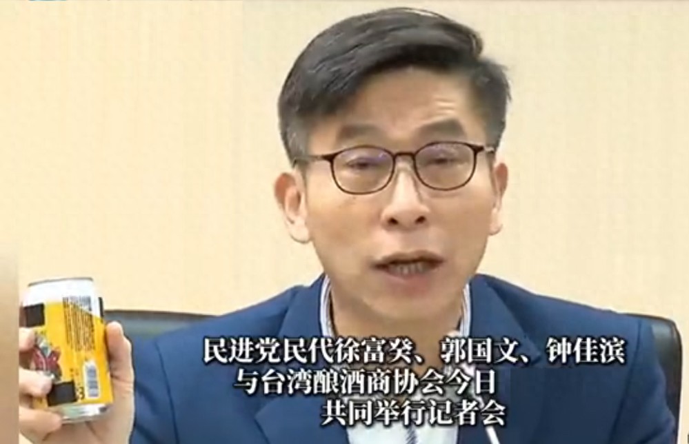 大陆啤酒倾销台湾？蓝绿立委激辩‘啤酒统战’vs市场机制，本土酒业如何突围