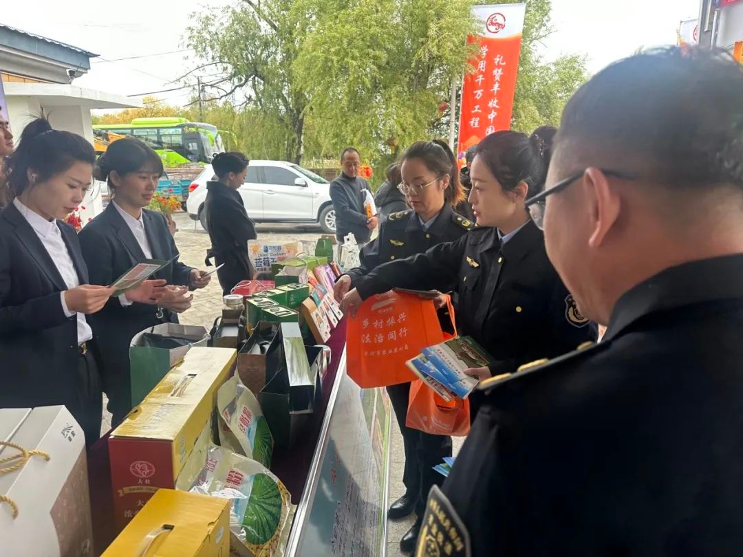 农产品宣传页_黑河市农业农村局 农民丰收节 法律法规宣传_农产品质量安全法 农资管理宣传册