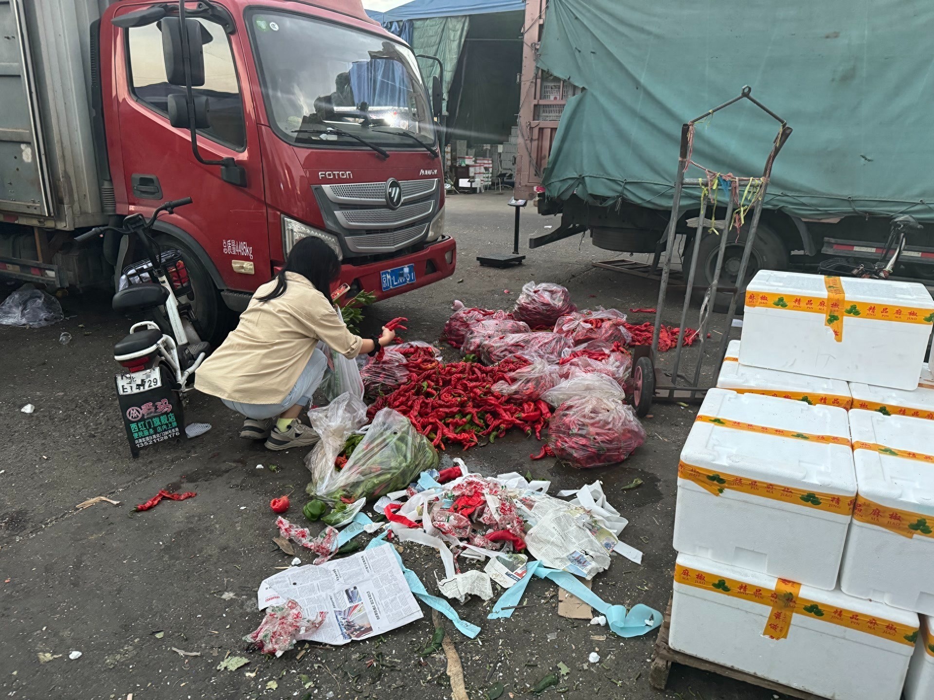 年轻人社交媒体捡菜现象_新发地农产品批发市场官网_新发地农产品批发市场免费捡菜