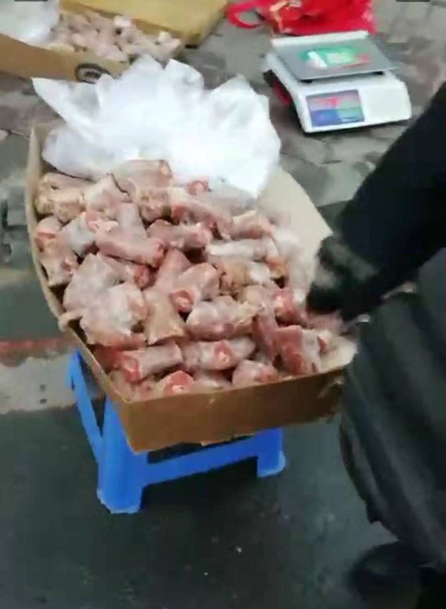 长春早市假牛尾识别_吉林农产品交易骗局_火鸡脖子冒充牛尾事件